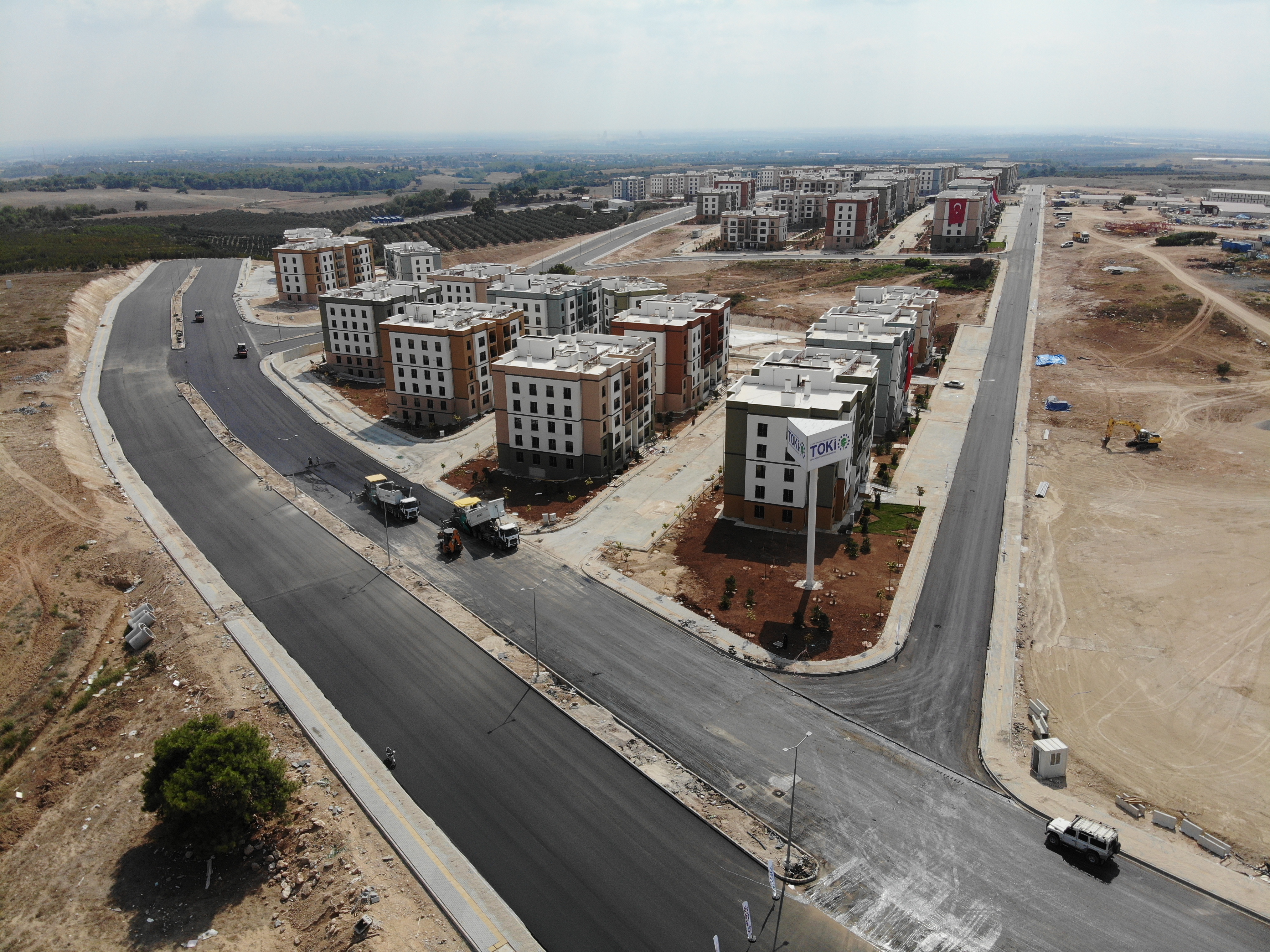 Adana İli Sarıçam İlçesi Göztepe Mahallesi Altyapı ve Çevre Düzenleme İşi / Sıcak Asfalt Yapım İşi (2024)